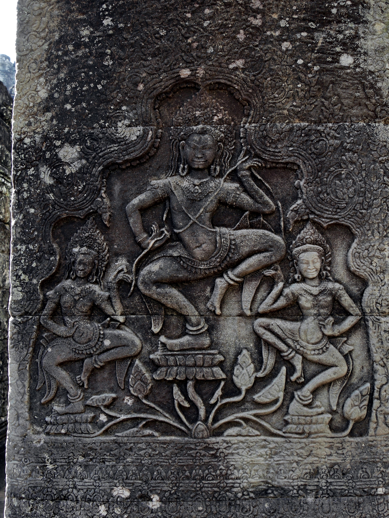 Relief von Tanzenden Göttern in Angkor Wat