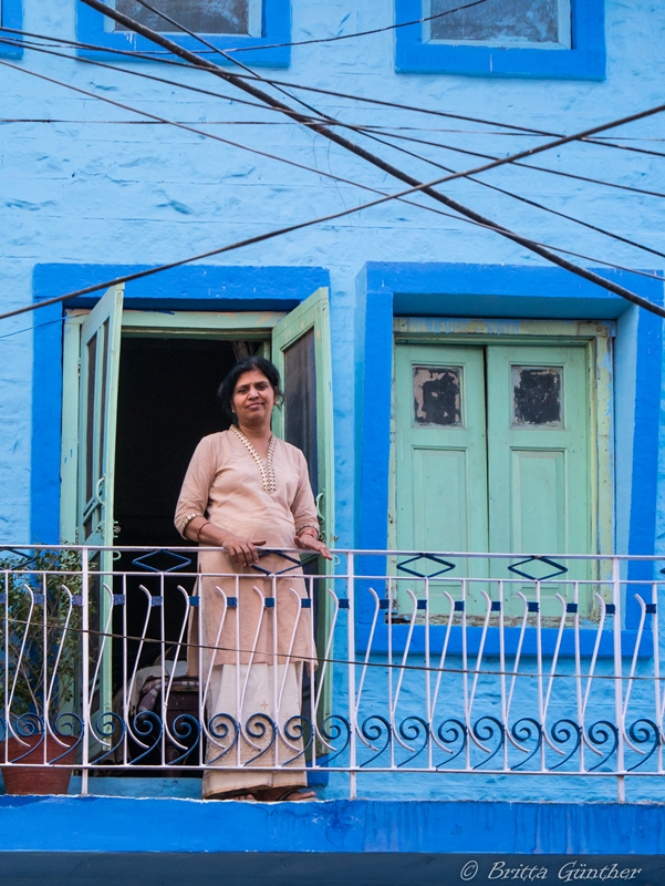 Frau auf Balkon - Jodhpur